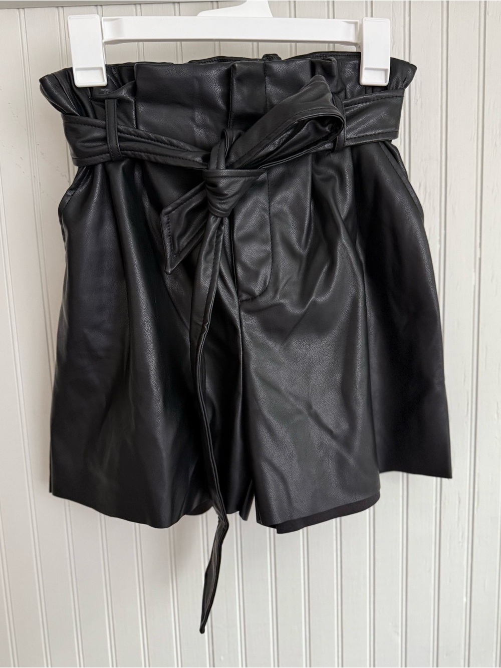 Zenana Black Faux Leather Paperbag Waist Shorts Size M